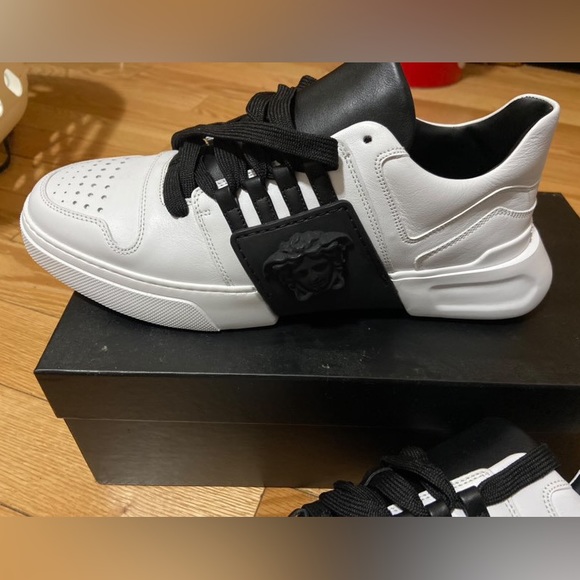 Brand new never worn Versace Medusa head sneaker - Picture 3 of 4